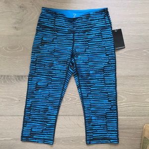 Zella blue patterned cropped leggings!